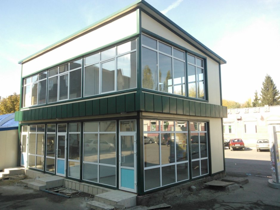 Лестница в гостиной со вторым светом