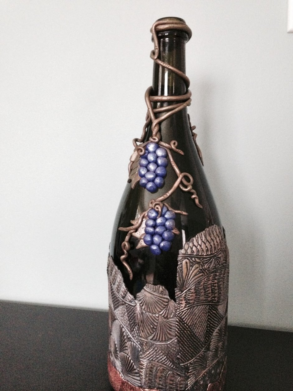 Бутылка декорированная глиной