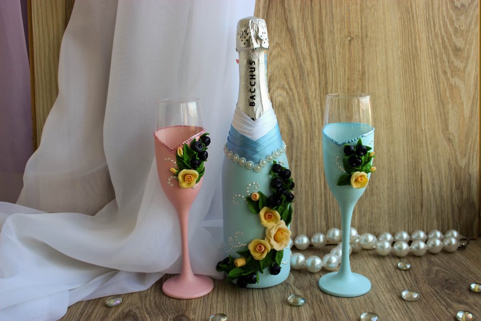 Отделка свадебных бокалов и шампанского