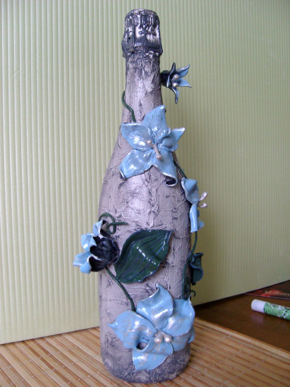 Декорирование бутылок глиной