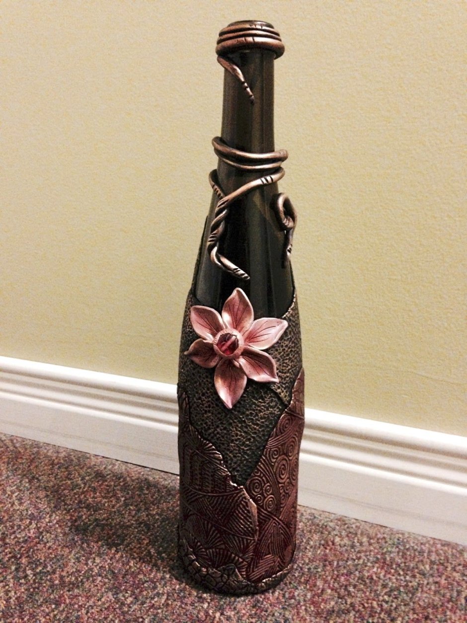 Бутылка декорированная глиной