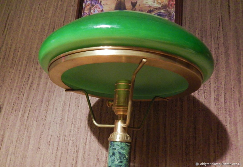 Настольная лампа с зеленым плафоном 185.01 т