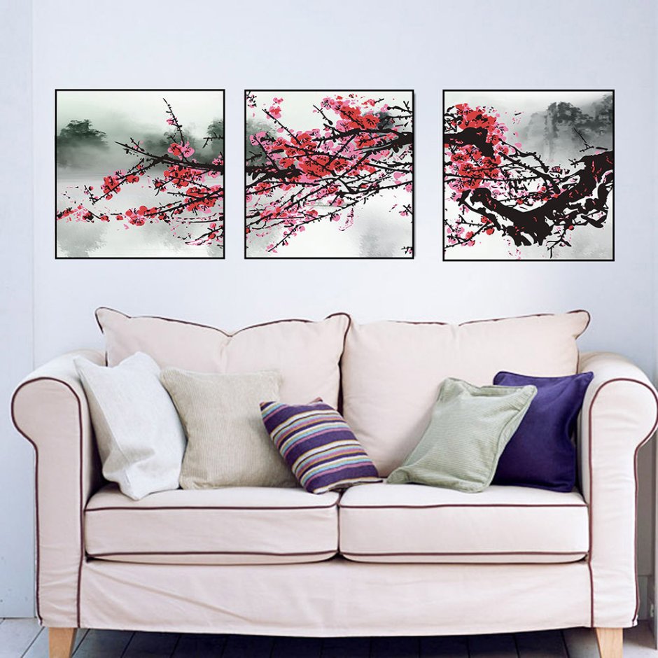 Композиция из постеров на стене