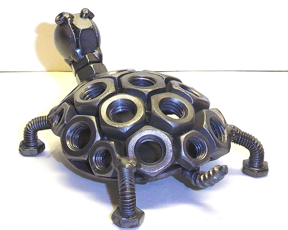 Череп из болтов и гаек