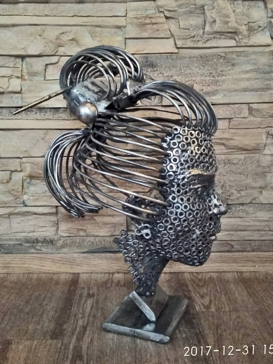 Скульптуры из гаек и болтов