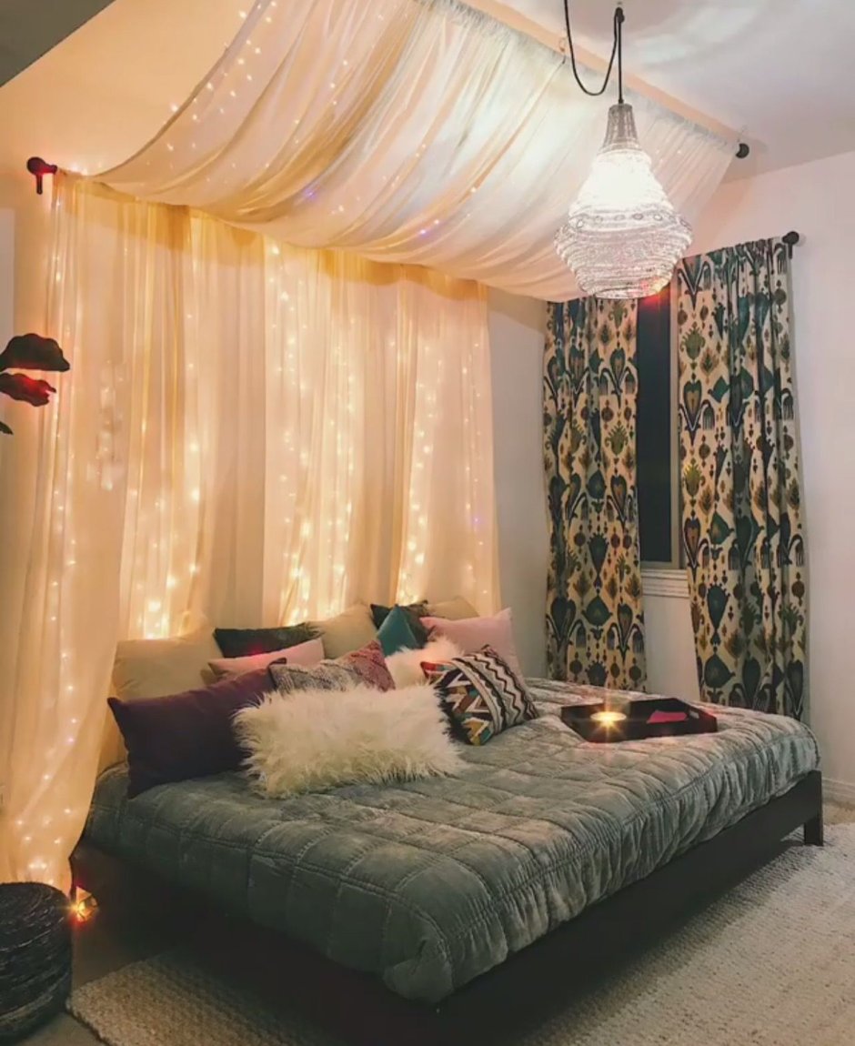 Балдахин над диваном