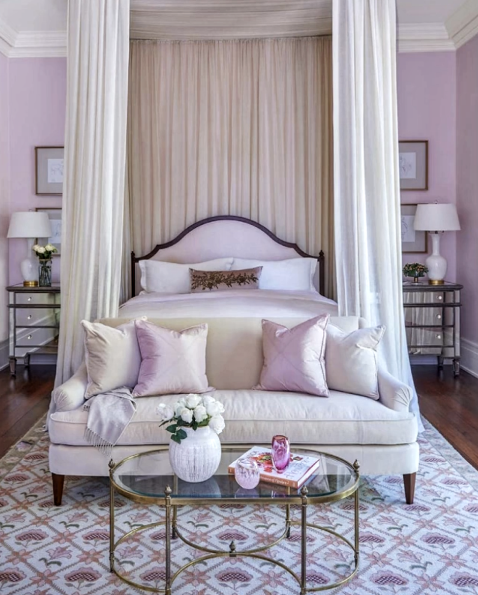 Спальня с балдахином