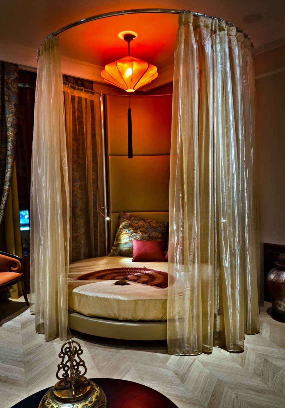 Спальня с балдахином