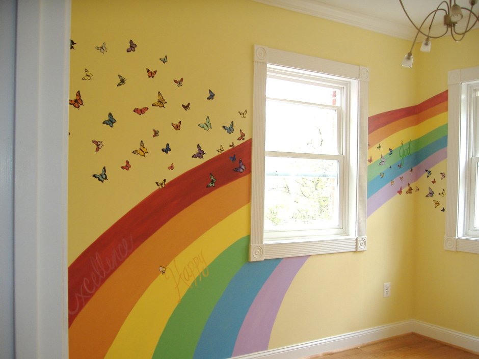 Окраска стен в детском саду