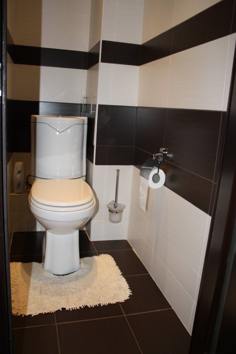 Плитка в туалете с коробом