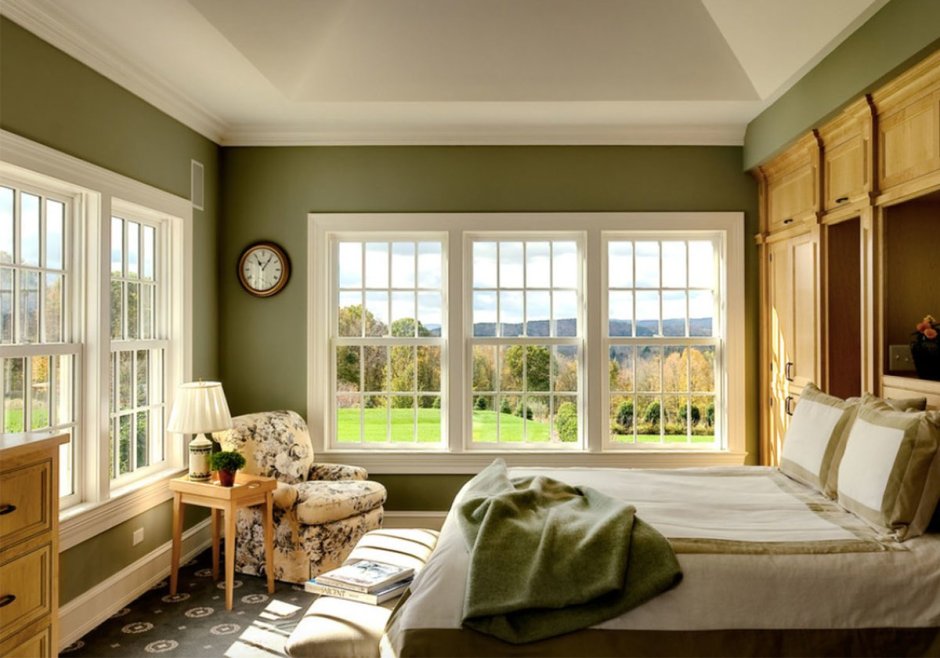 Оливковый в интерьере деревянного дома