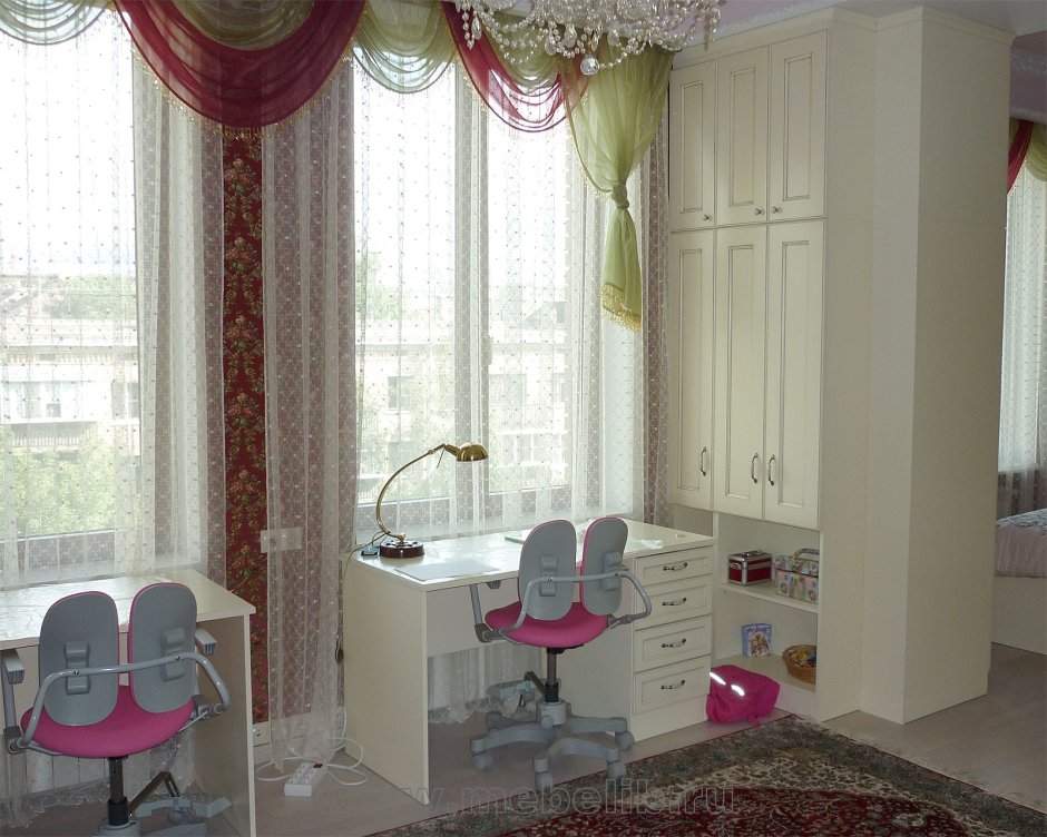 Угловая детская с 2 окнами