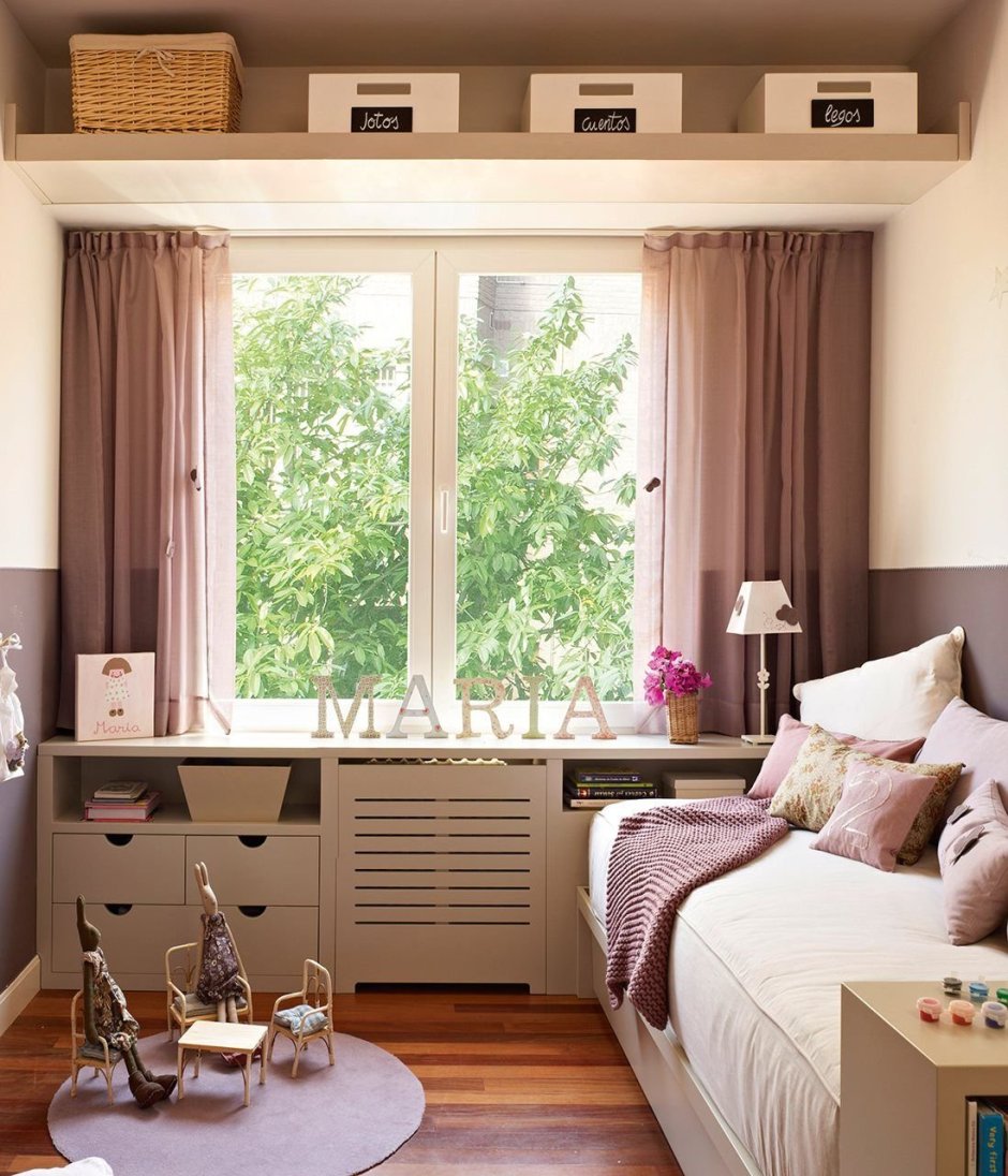 Детская комната с двумя окнами