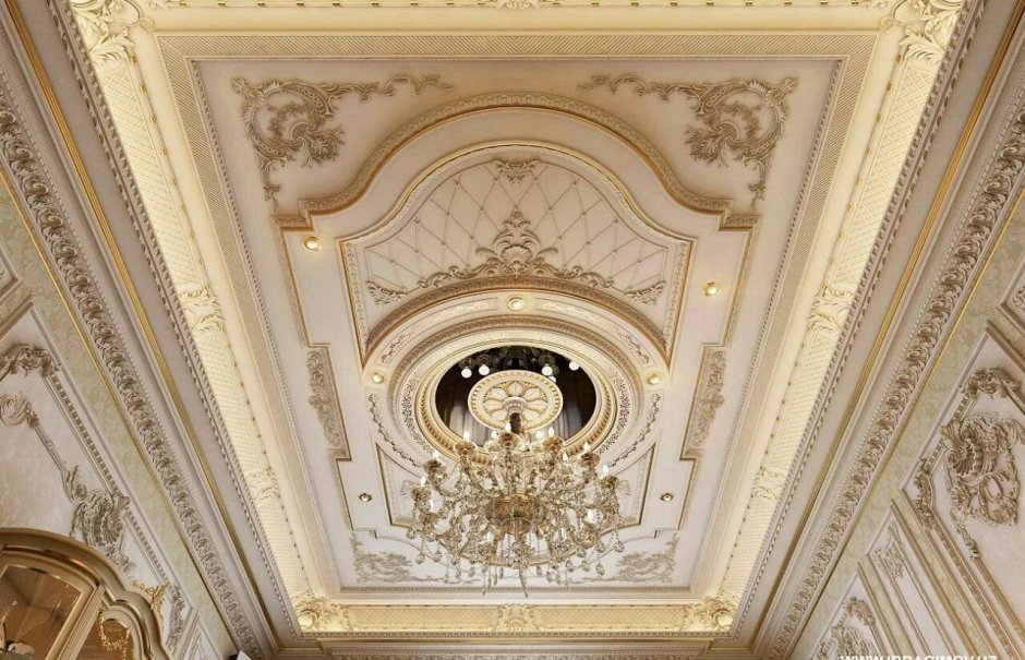 Лепнина на потолке