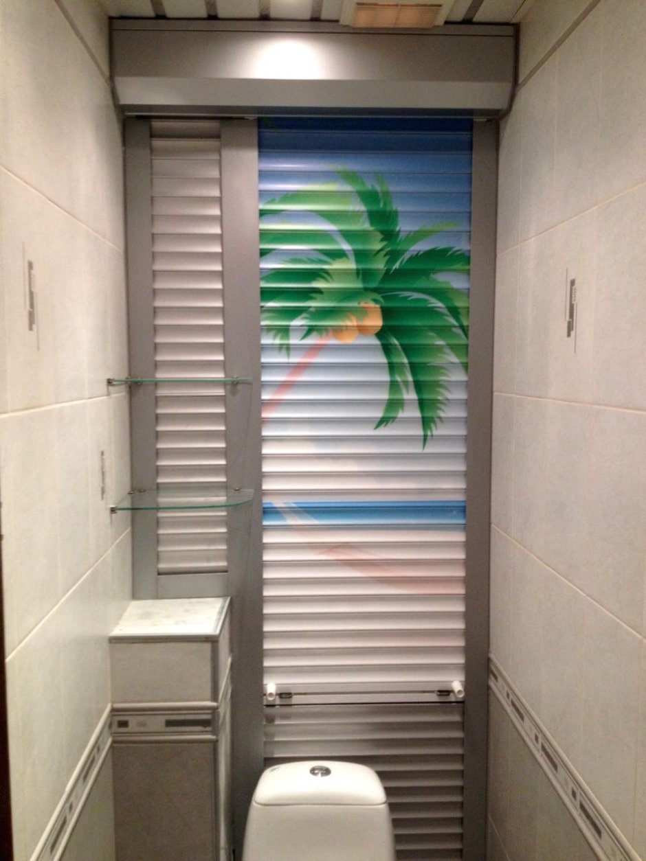 Полки над инсталляцией