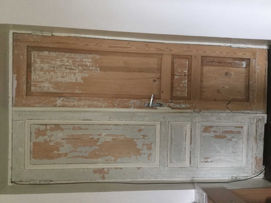 Реставрировать деревянные двери