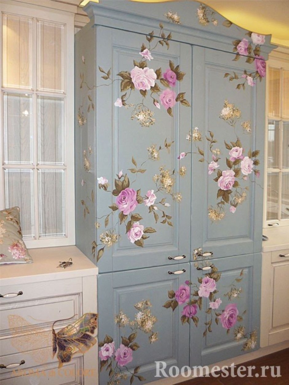 Декорации старого шкафа