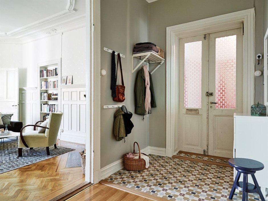 Прихожая в стиле ретро