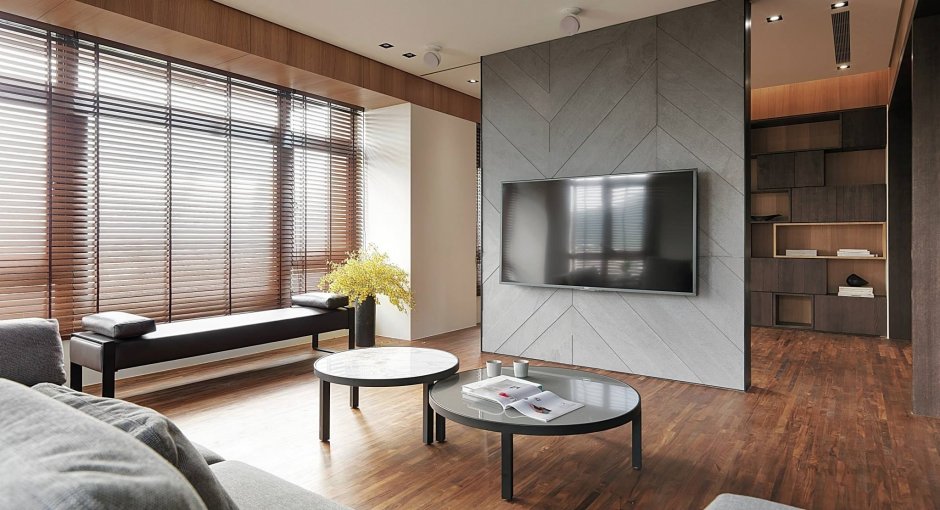 Телевизор на колонне в интерьере