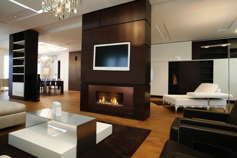 Сквозной камин в гостиной