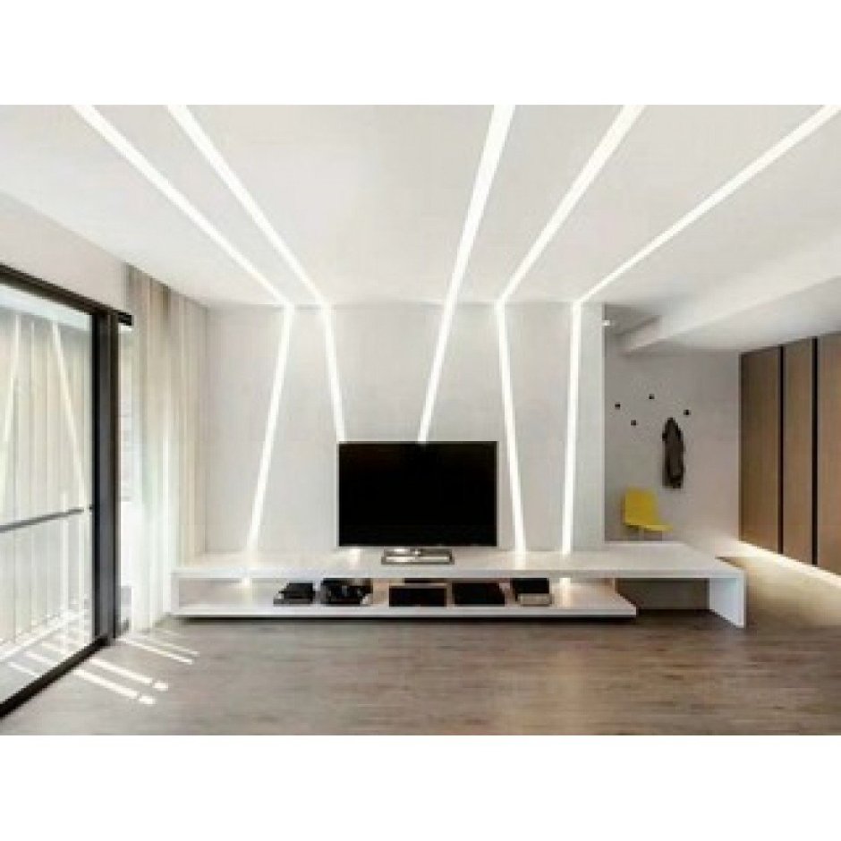 Световые полосы на стене