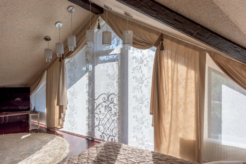 Рулонные шторы на треугольные окна