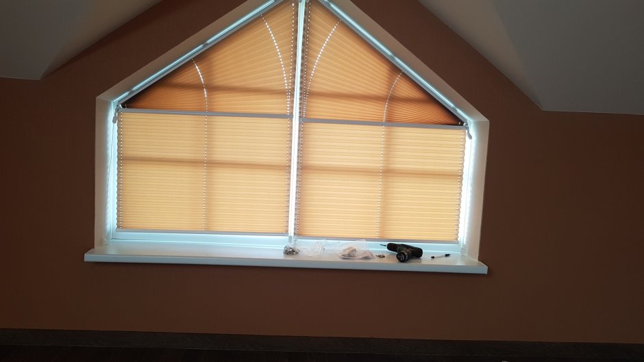 Шторы на трапециевидные окна