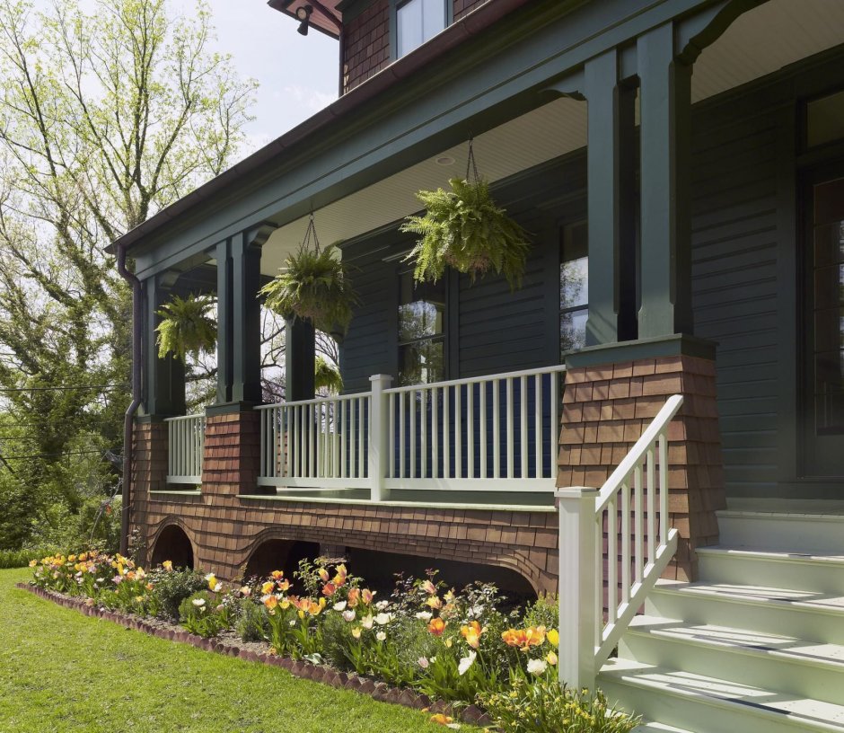 Дом с террасой по периметру