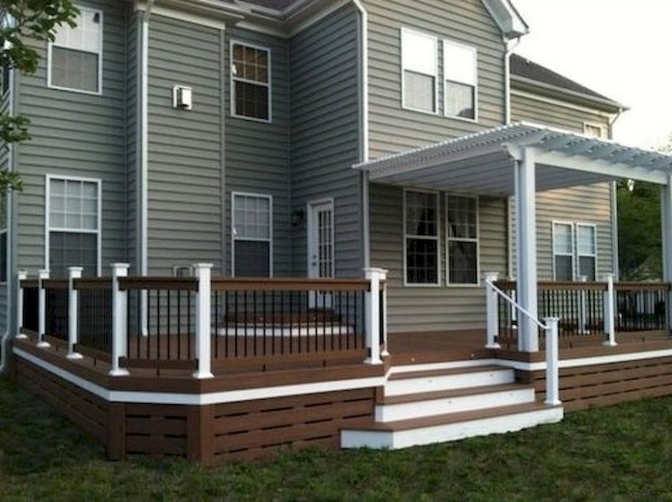 Терраса с высоким крыльцом