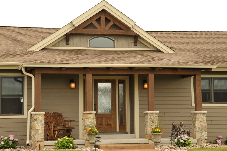 Бежевый дом с террасой