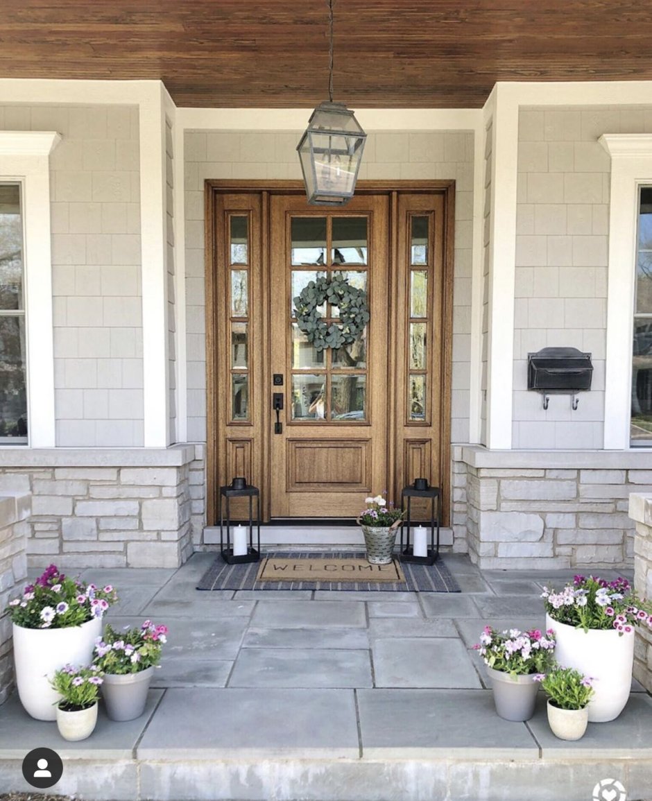 Как можно украсить парадный вход частного дома