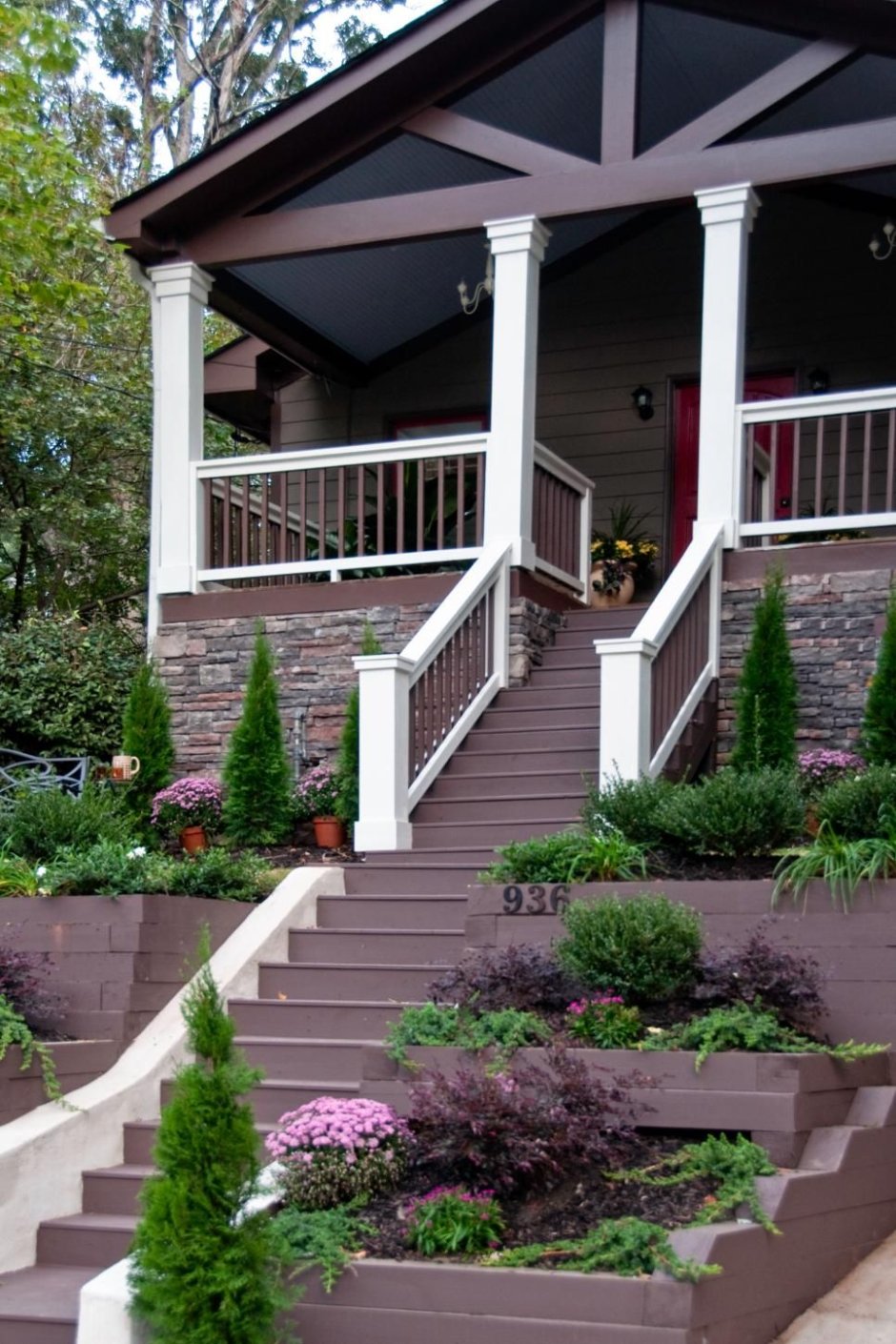 Высокое крыльцо