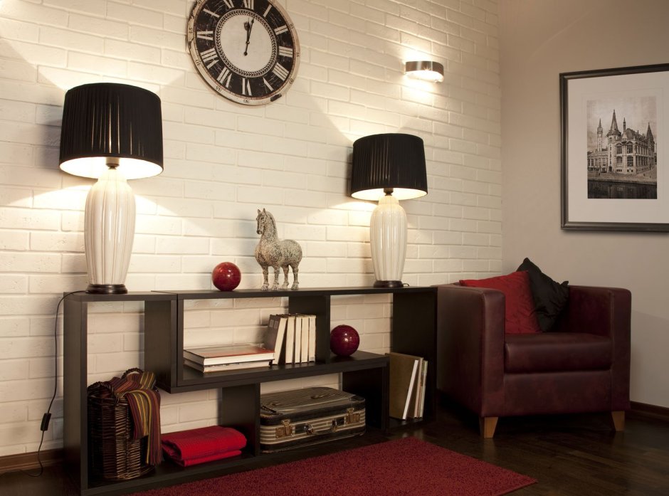 Сочетание обоев и кирпича в интерьере