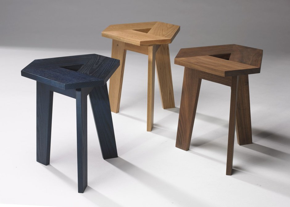 Покрашенная табуретка