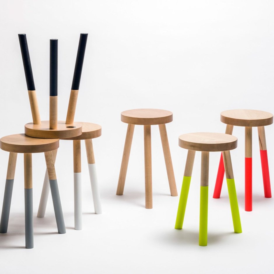 Необычные деревянные табуретки