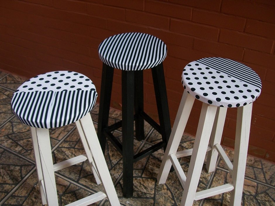 Крашеные табуретки
