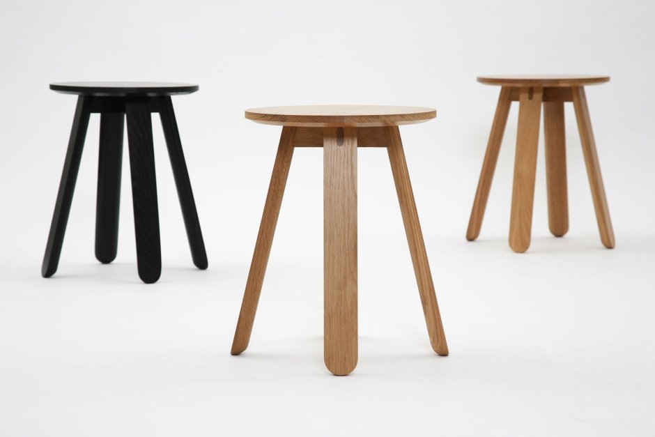 Табурет для читание газеты