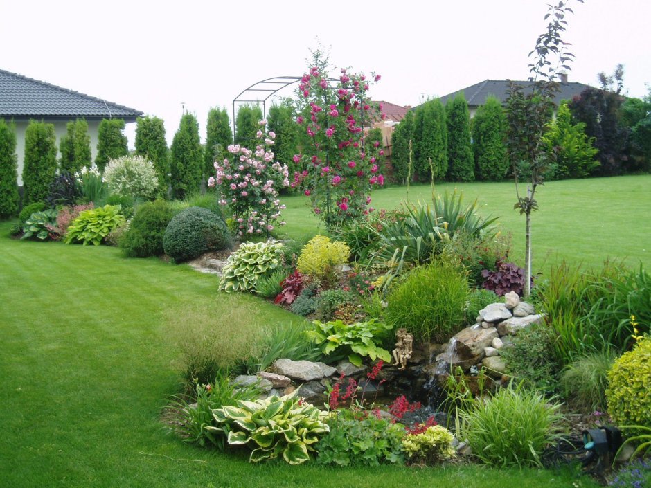 Миксбордеры из многолетников и хвойных