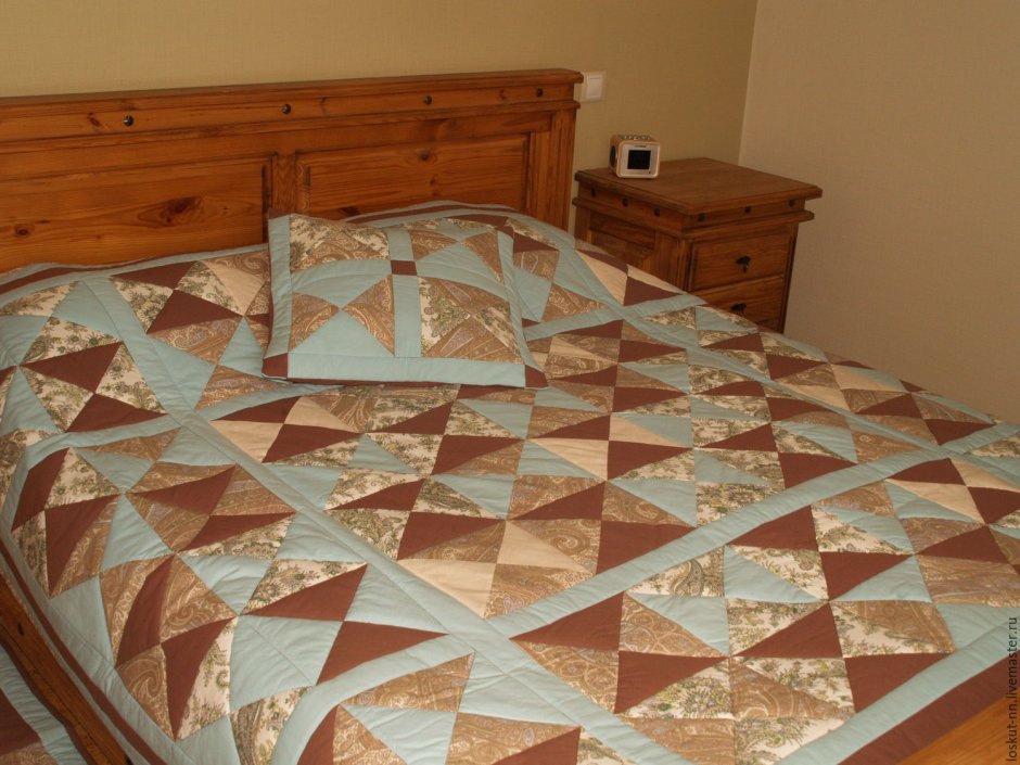 Покрывало из портьерной ткани в стиле пэчворк