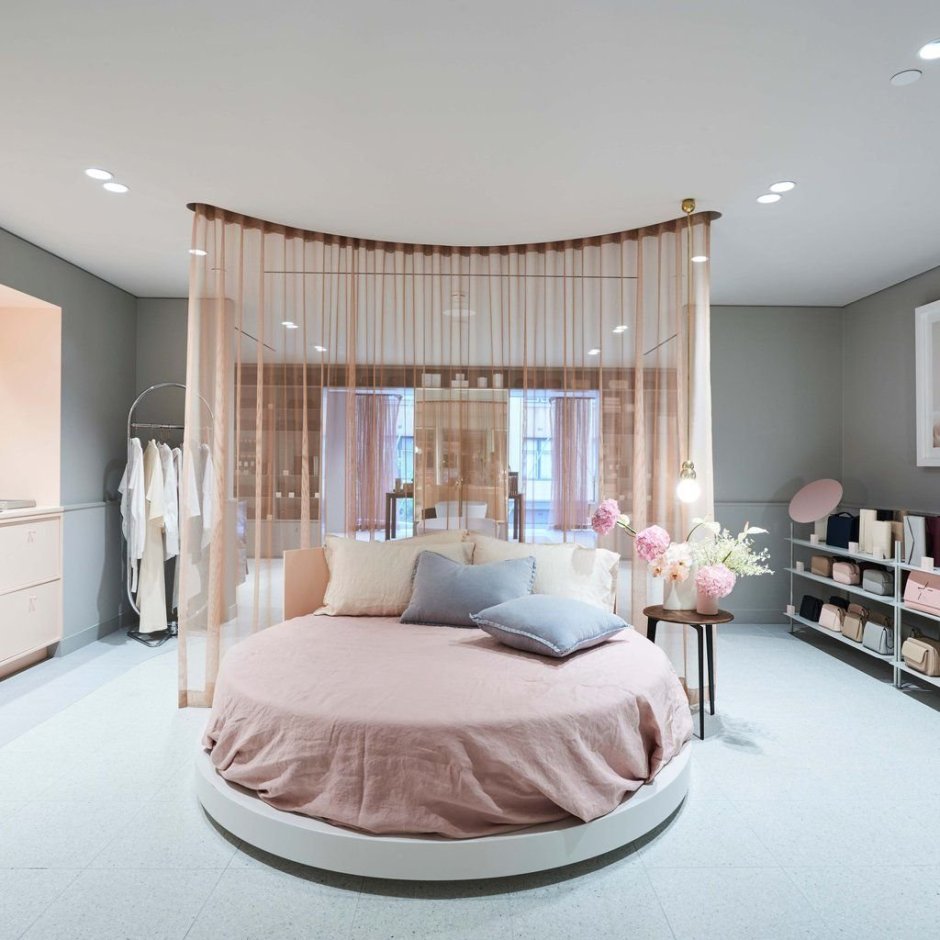 Комната с круглой кроватью