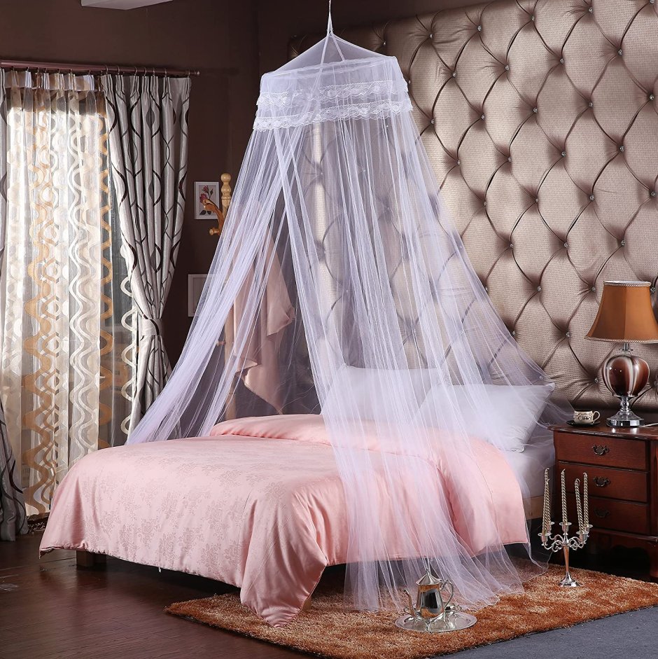 Спальня с круглой кроватью и балдахином