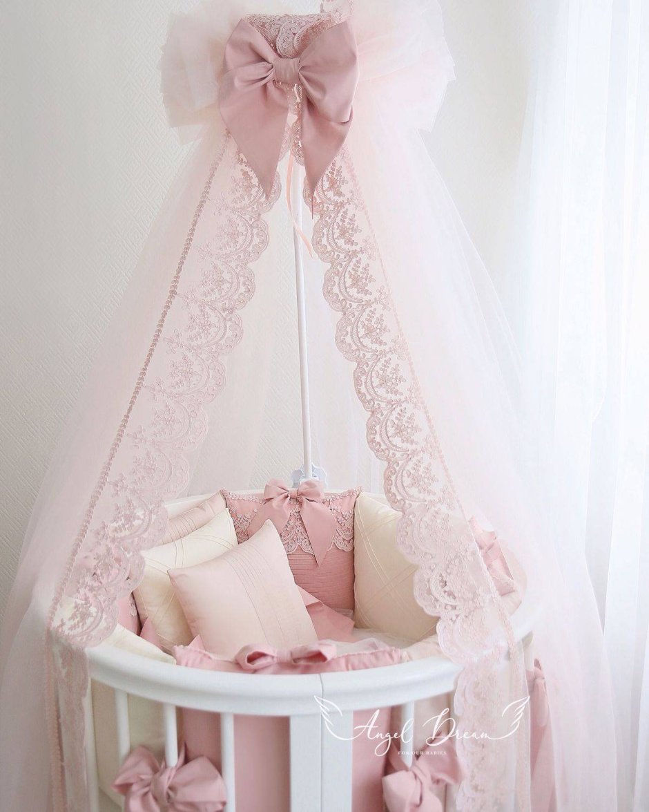 Кроватка для новорожденного с балдахином