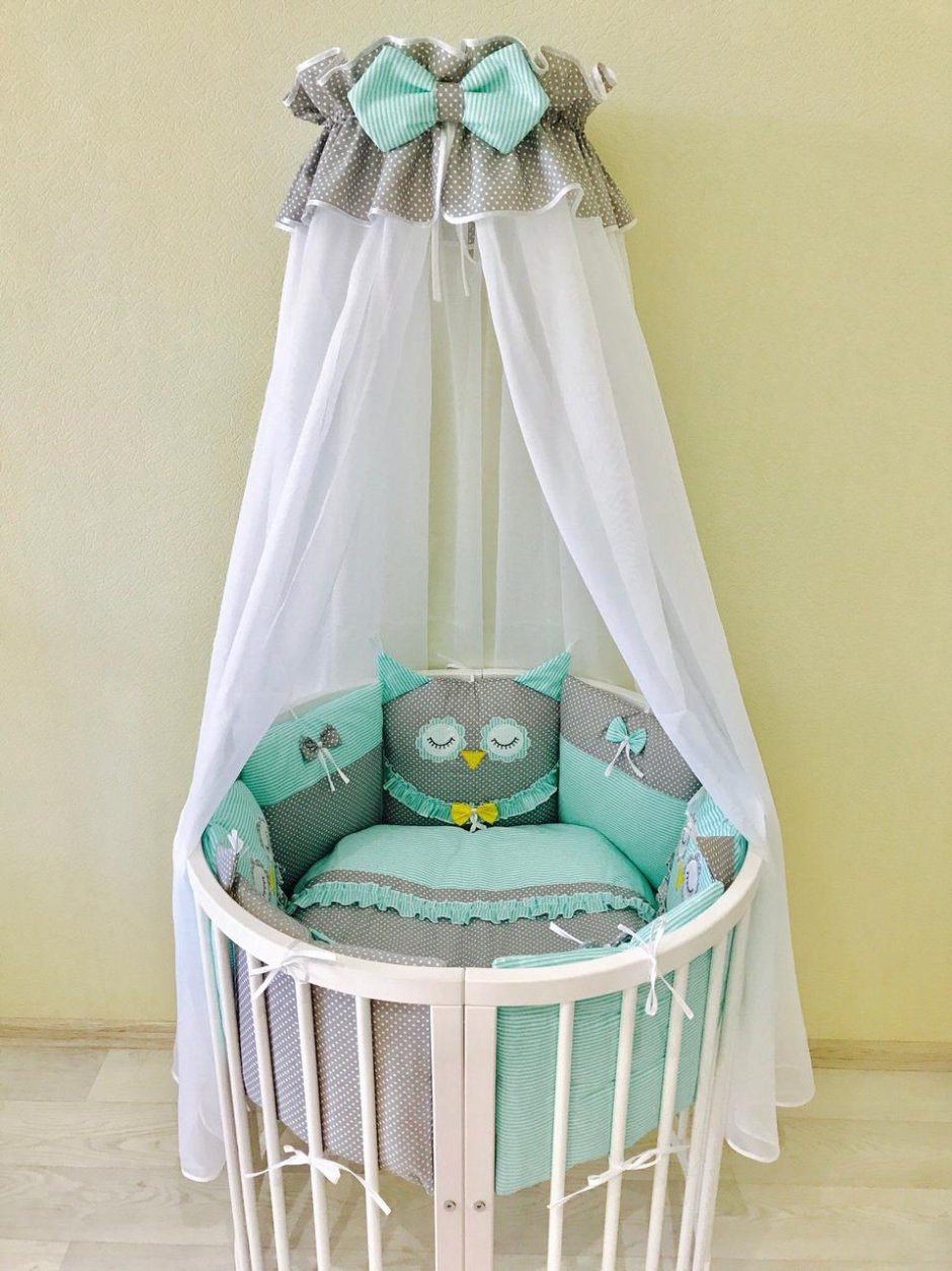 Круглая кровать с балдахином