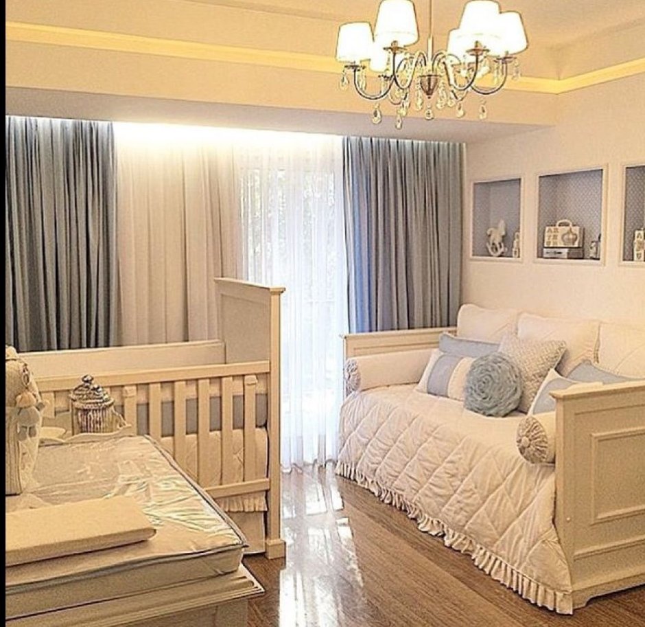 Спальня совмещенная с детской кроваткой