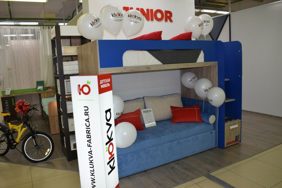 Двухъярусная кровать с мягкой обивкой