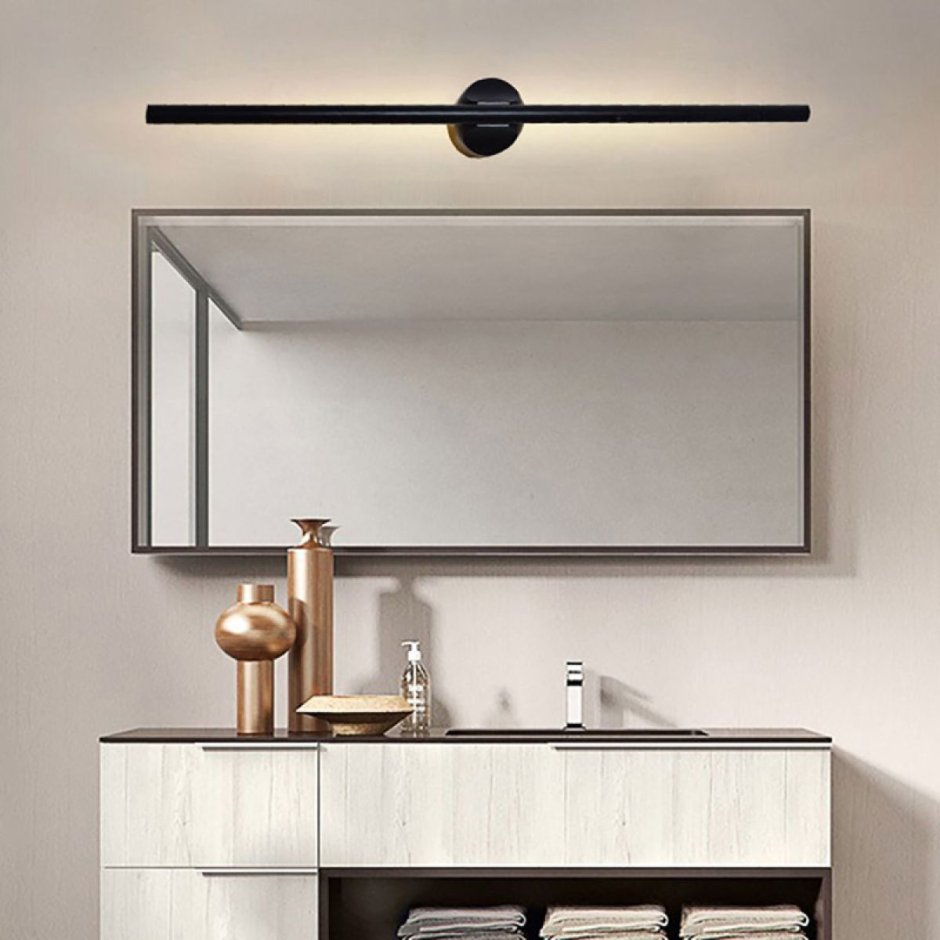 Светильник над зеркалом в ванной