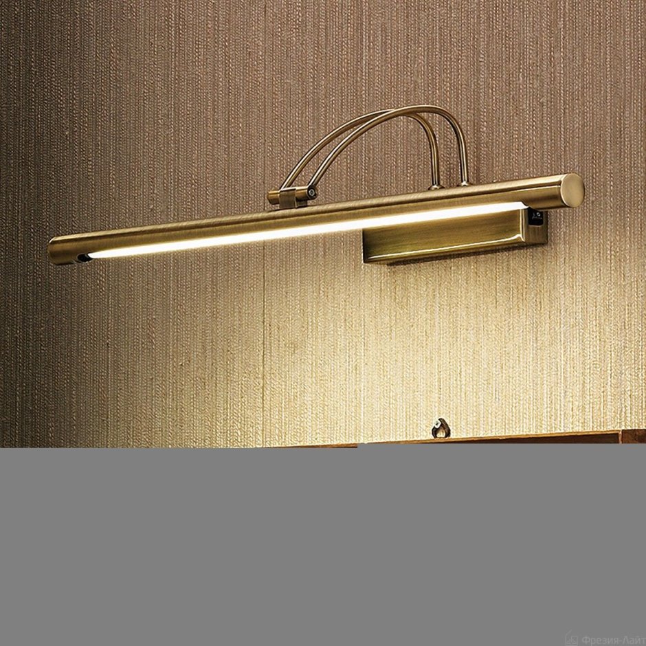 Светильник над зеркалом в ванной