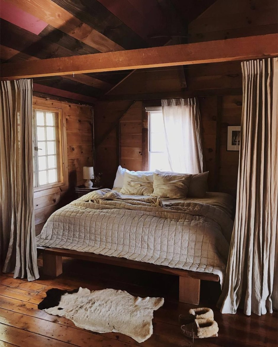 Спальня в деревянном доме