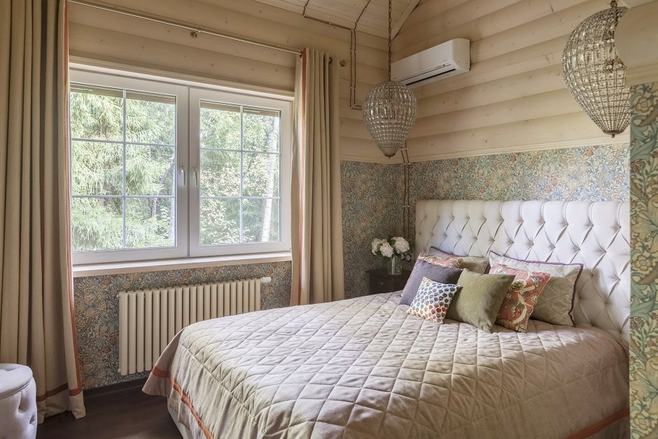 Интерьер спальни на даче