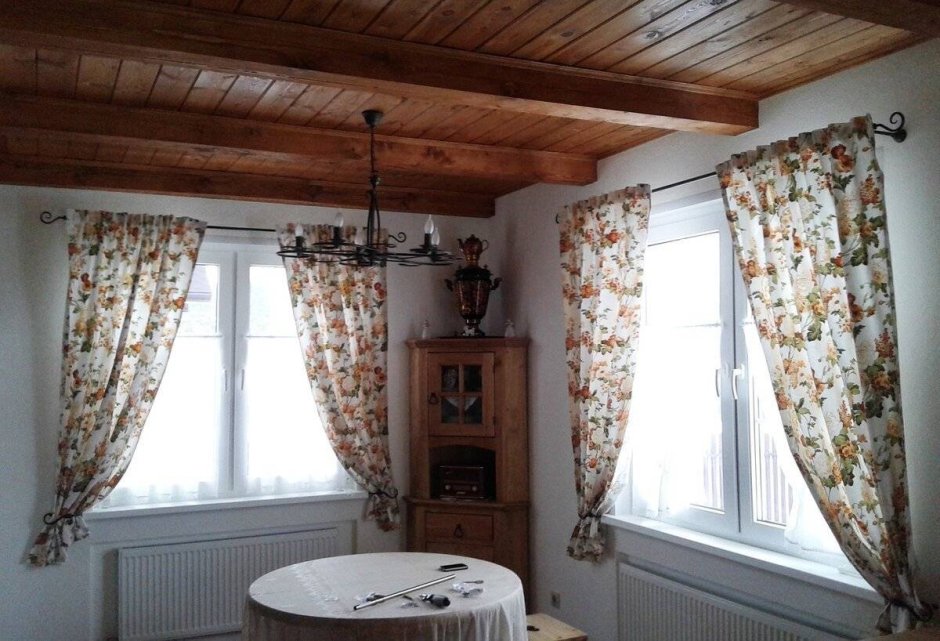 Занавески в деревенском доме